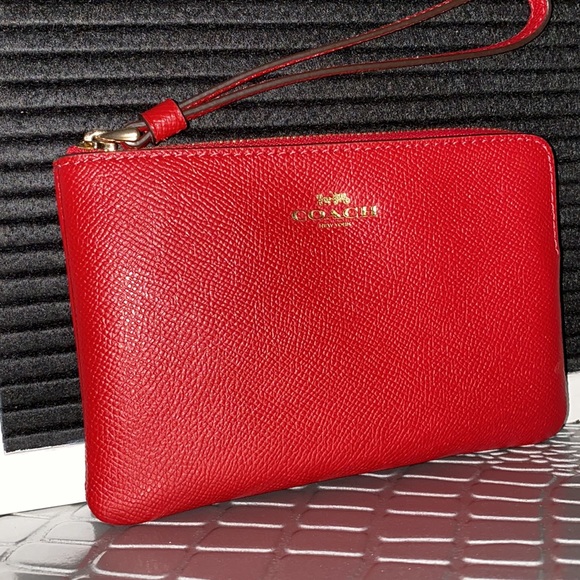 COACH CORNER ZIP WRISTLET Bight red - Picture 7 of 9